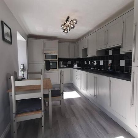 B'Dazzled Flat, Castletown Apartment Терсо Екстериор снимка
