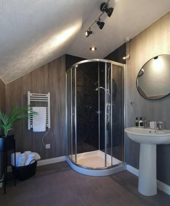 B'Dazzled Flat, Castletown Apartment Терсо Екстериор снимка